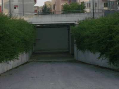 l'ingresso ai parcheggi sotterranei.